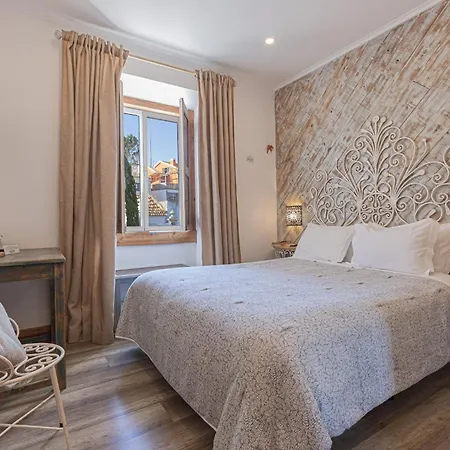 Ninho Saloio 4* Venda do Pinheiro