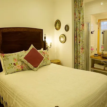 Ninho Saloio Bed & Breakfast